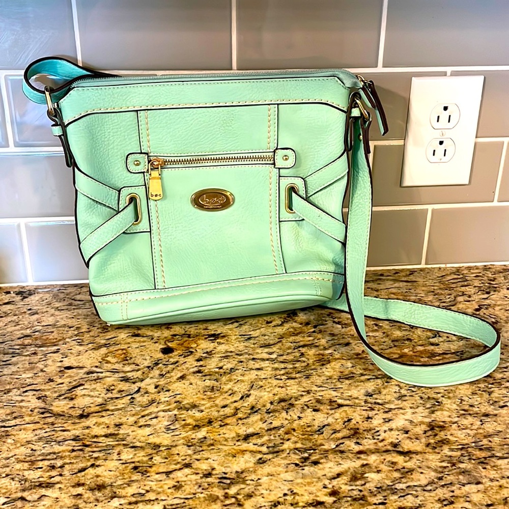 Cute crossbody mint/turquoise purse.